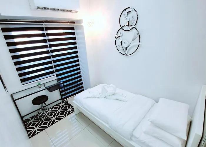 Apartment Stunning 1-bedroom Manila