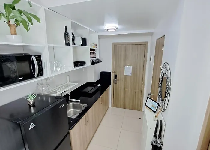 Apartment Stunning 1-bedroom Manila