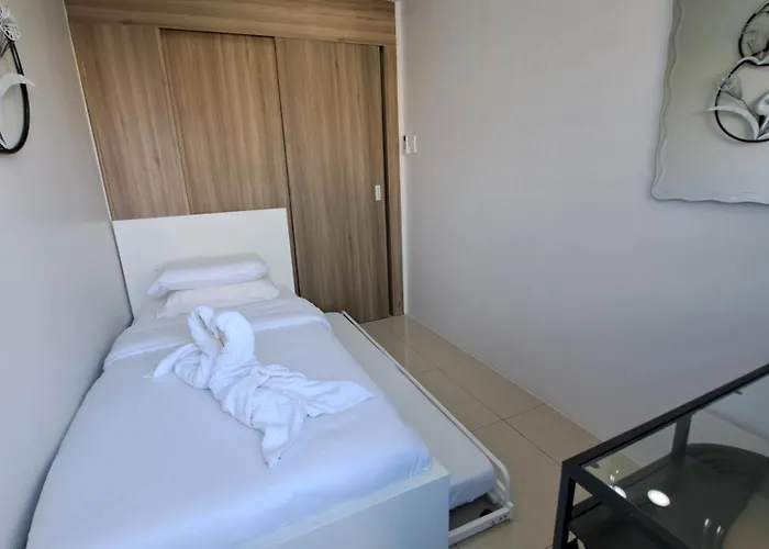 Apartment Stunning 1-bedroom *